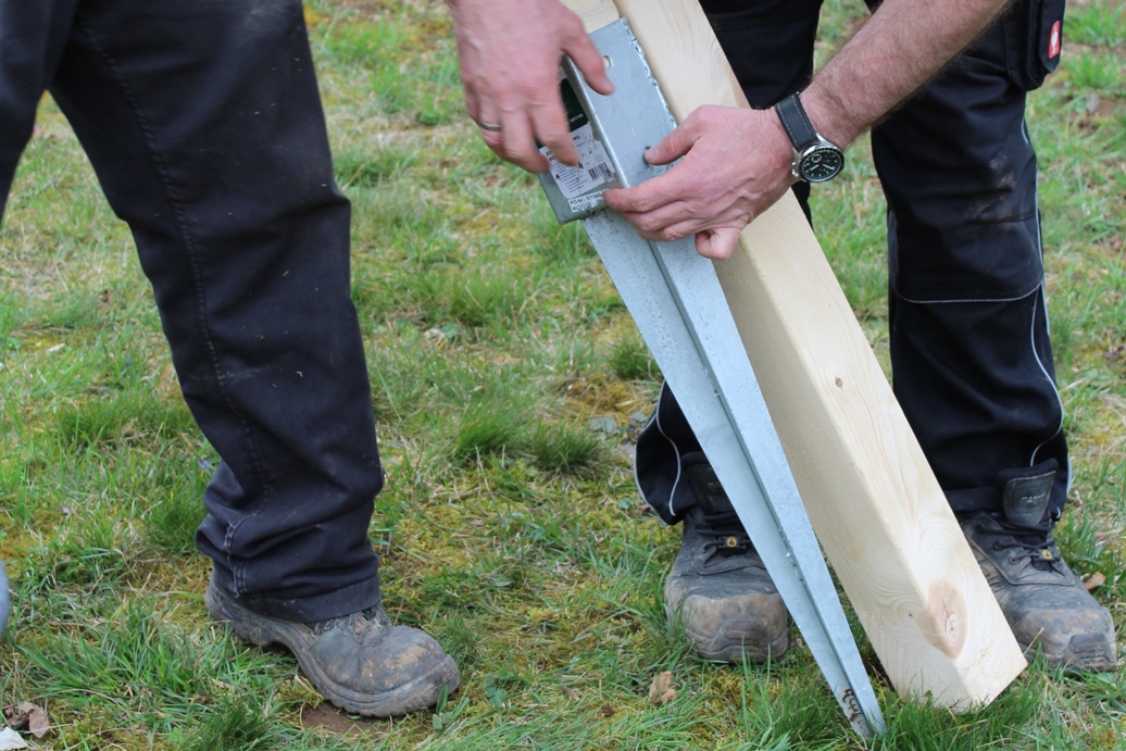 Schaukel aufstellen - Bodenhülse (c) Grashüpfer